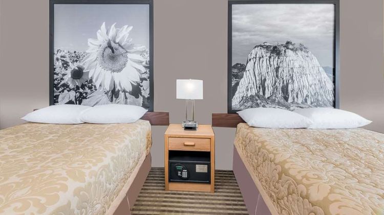 Super 8 Bowman Room