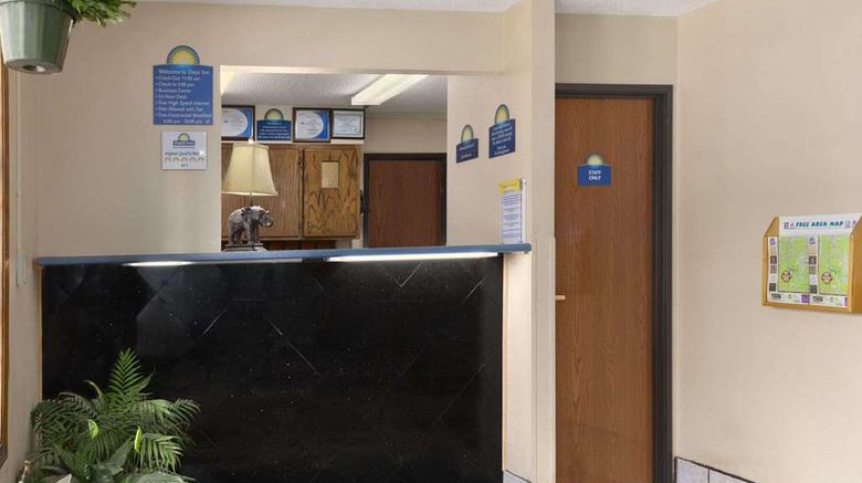 <b>Days Inn Keene NH Lobby</b>. Images powered by <a href="https://iceportal.shijigroup.com/" title="IcePortal" target="_blank">IcePortal</a>.