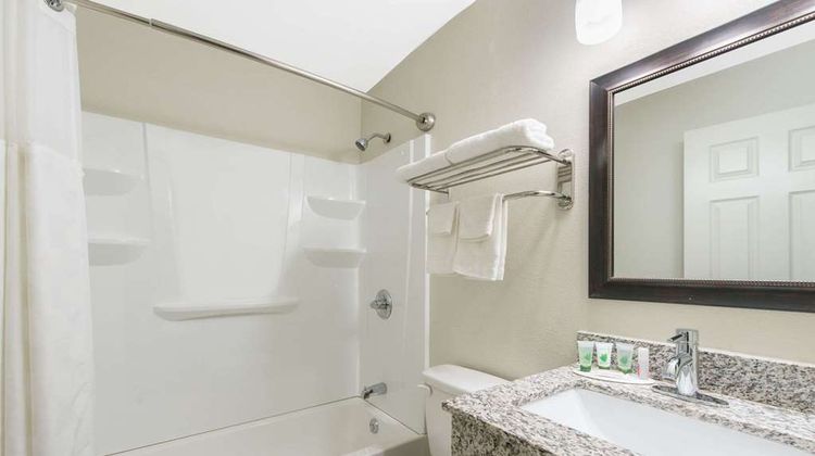 Super 8 Moberly Room