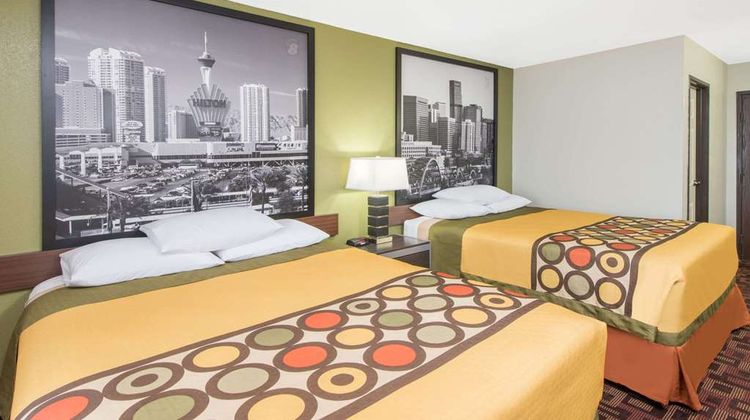 Super 8 Moberly Room