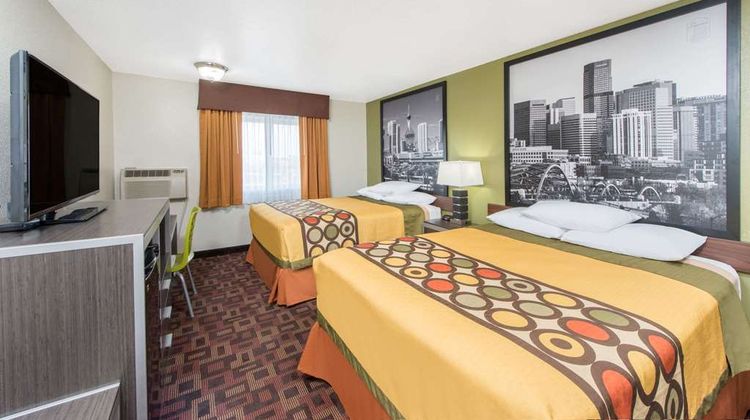 Super 8 Moberly Room