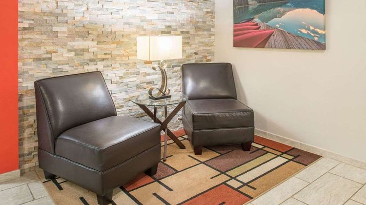 Super 8 Moberly Lobby
