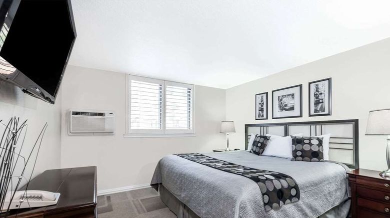 <b>Super 8 Deadwood Room</b>. Images powered by <a href="https://iceportal.shijigroup.com/" title="IcePortal" target="_blank">IcePortal</a>.