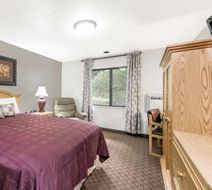 Super 8 Deadwood Room