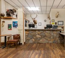 Super 8 Hill City/Mt Rushmore/ Area Lobby