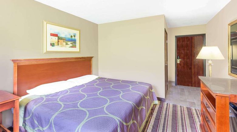 <b>Super 8 Tilton/Lake Winnipesaukee Room</b>. Images powered by <a href="https://iceportal.shijigroup.com/" title="IcePortal" target="_blank">IcePortal</a>.