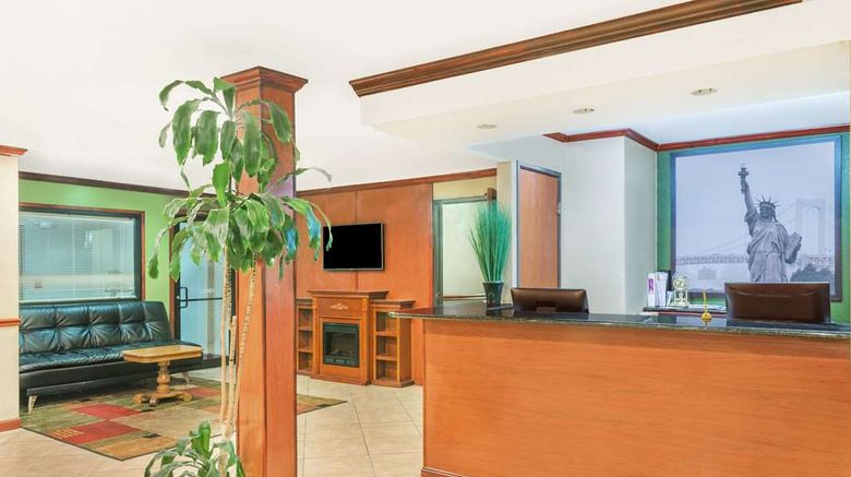 <b>Super 8 Tilton/Lake Winnipesaukee Lobby</b>. Images powered by <a href="https://iceportal.shijigroup.com/" title="IcePortal" target="_blank">IcePortal</a>.