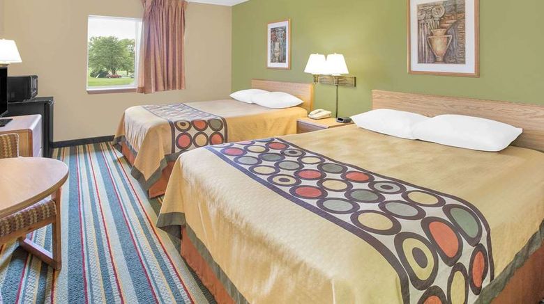 <b>Super 8 East Moline Room</b>. Images powered by <a href="https://iceportal.shijigroup.com/" title="IcePortal" target="_blank">IcePortal</a>.