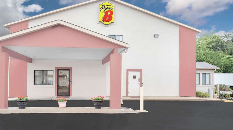 Super 8 East Moline Exterior. Images powered by <a href="https://iceportal.shijigroup.com" target="_blank" rel="noopener">Ice Portal</a>.