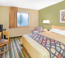 Super 8 East Moline Room