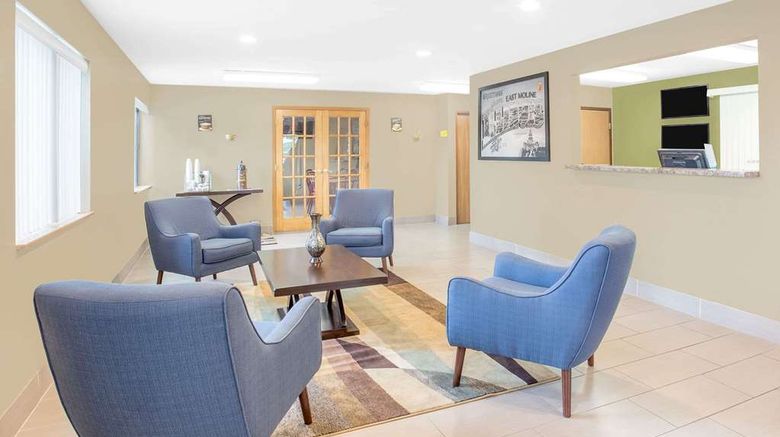 <b>Super 8 East Moline Lobby</b>. Images powered by <a href="https://iceportal.shijigroup.com/" title="IcePortal" target="_blank">IcePortal</a>.