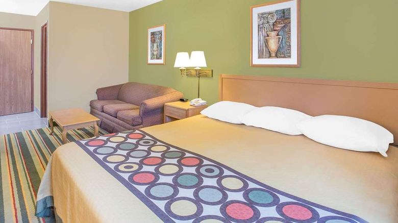 <b>Super 8 East Moline Room</b>. Images powered by <a href="https://iceportal.shijigroup.com/" title="IcePortal" target="_blank">IcePortal</a>.
