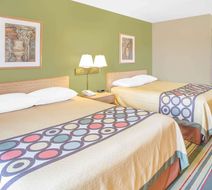 Super 8 East Moline Room