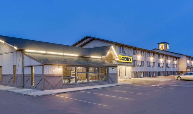 Super 8 Mitchell Exterior