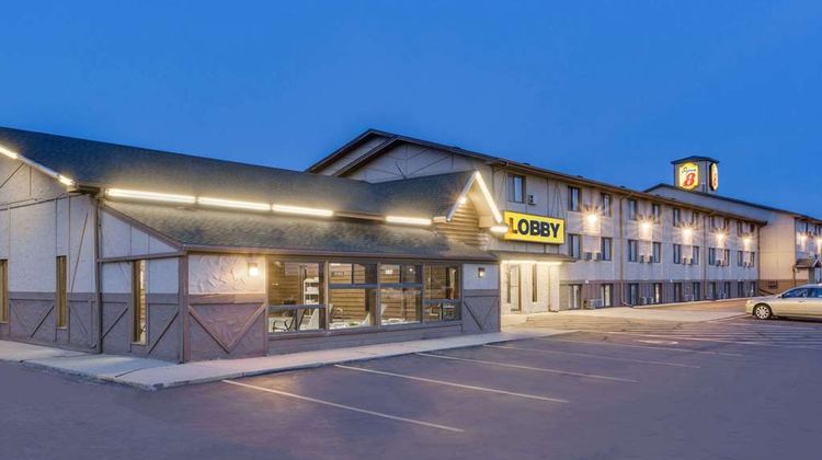 Super 8 Mitchell Exterior