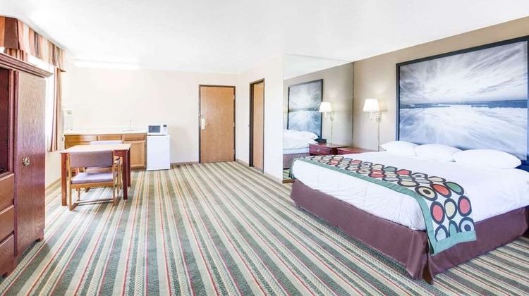 Super 8 Mitchell Room
