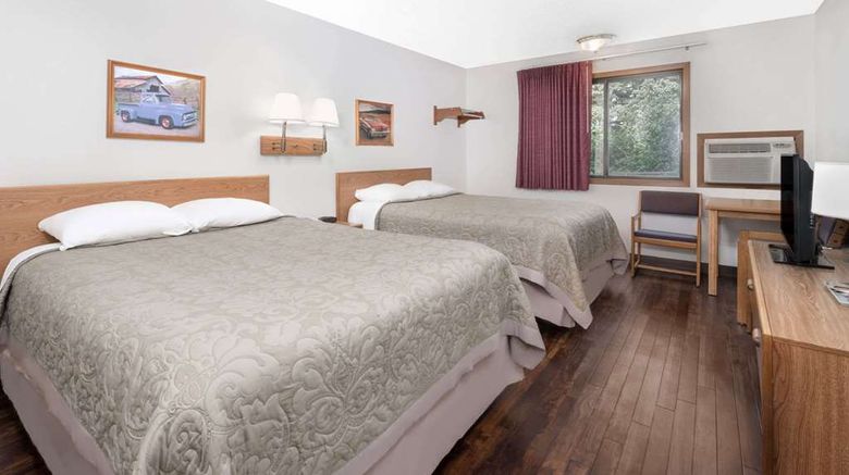 <b>Super 8 Murdo Room</b>. Images powered by <a href="https://iceportal.shijigroup.com/" title="IcePortal" target="_blank">IcePortal</a>.