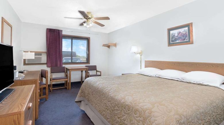 <b>Super 8 Murdo Room</b>. Images powered by <a href="https://iceportal.shijigroup.com/" title="IcePortal" target="_blank">IcePortal</a>.