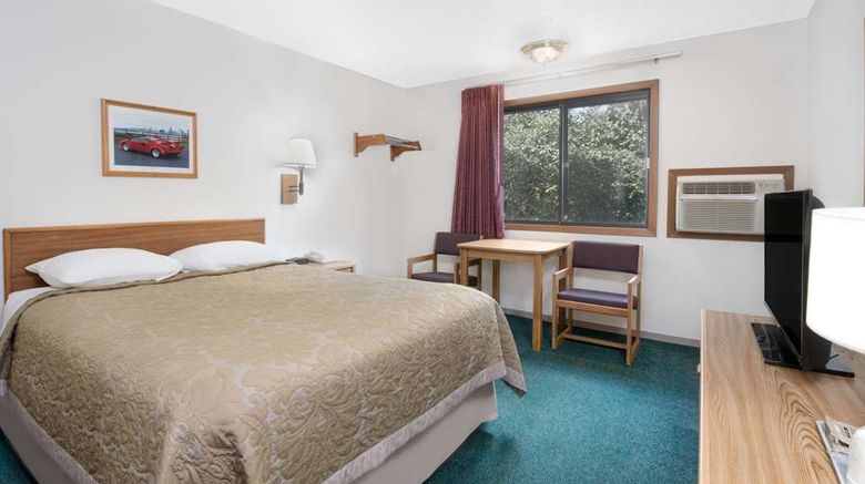 <b>Super 8 Murdo Room</b>. Images powered by <a href="https://iceportal.shijigroup.com/" title="IcePortal" target="_blank">IcePortal</a>.