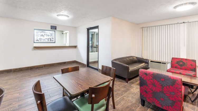 Super 8 North Sioux City Lobby