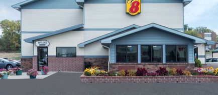 Super 8 Pierre SD Exterior