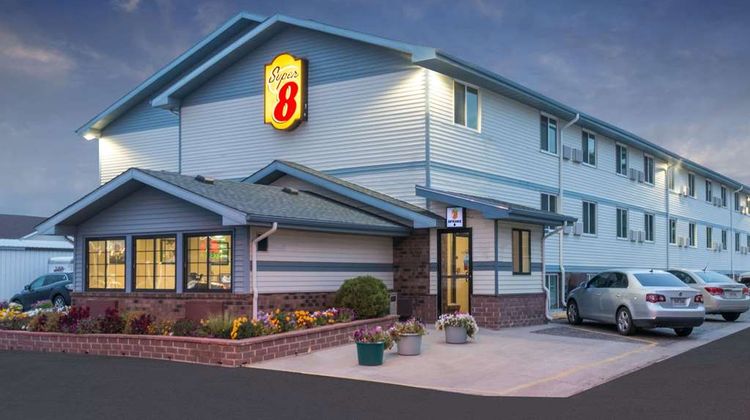 Super 8 Pierre SD Exterior