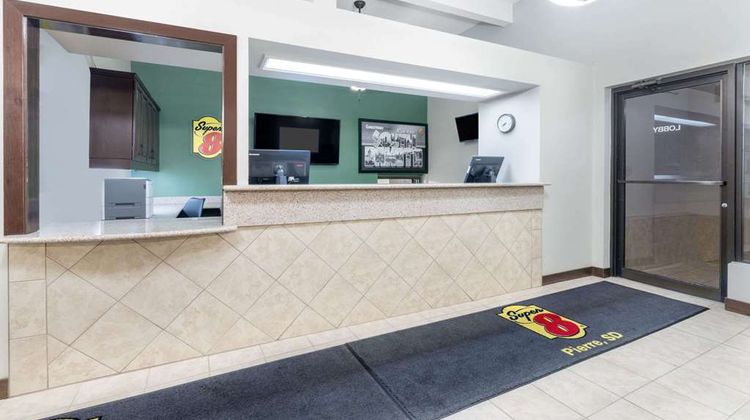 Super 8 Pierre SD Lobby