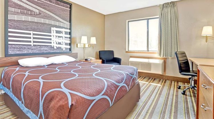 Super 8 Louisville Airport Room