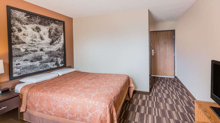 Super 8 Madison Room