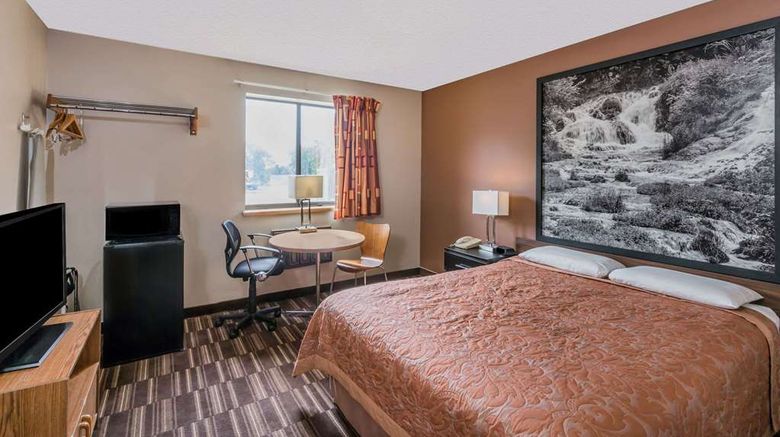 <b>Super 8 Madison Room</b>. Images powered by <a href="https://iceportal.shijigroup.com/" title="IcePortal" target="_blank">IcePortal</a>.