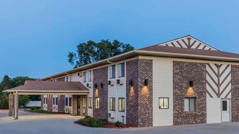 <b>Super 8 Madison Exterior</b>. Images powered by <a href="https://iceportal.shijigroup.com/" title="IcePortal" target="_blank">IcePortal</a>.