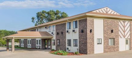 Super 8 Madison Exterior