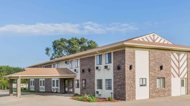 Super 8 Madison Exterior