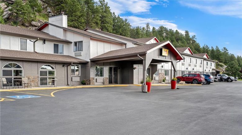 <b>Super 8 Custer/Crazy Horse Area Exterior</b>. Images powered by <a href="https://iceportal.shijigroup.com/" title="IcePortal" target="_blank">IcePortal</a>.