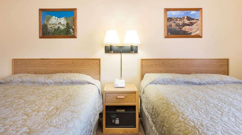 <b>Super 8 Hot Springs Room</b>. Images powered by <a href="https://iceportal.shijigroup.com/" title="IcePortal" target="_blank">IcePortal</a>.