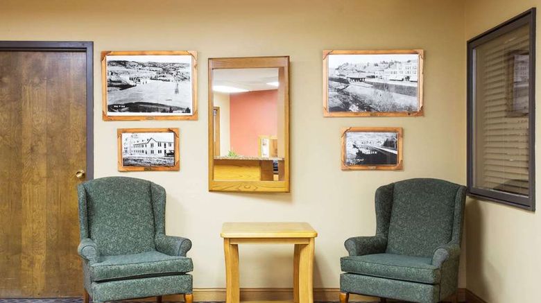 <b>Super 8 Hot Springs Lobby</b>. Images powered by <a href="https://iceportal.shijigroup.com/" title="IcePortal" target="_blank">IcePortal</a>.