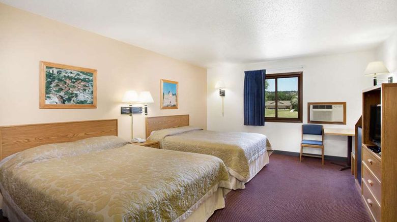 <b>Super 8 Hot Springs Room</b>. Images powered by <a href="https://iceportal.shijigroup.com/" title="IcePortal" target="_blank">IcePortal</a>.