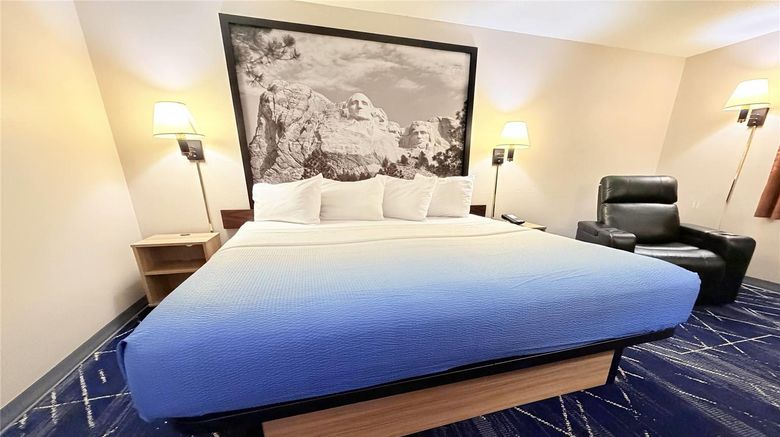 <b>Super 8 Hot Springs Room</b>. Images powered by <a href="https://iceportal.shijigroup.com/" title="IcePortal" target="_blank">IcePortal</a>.