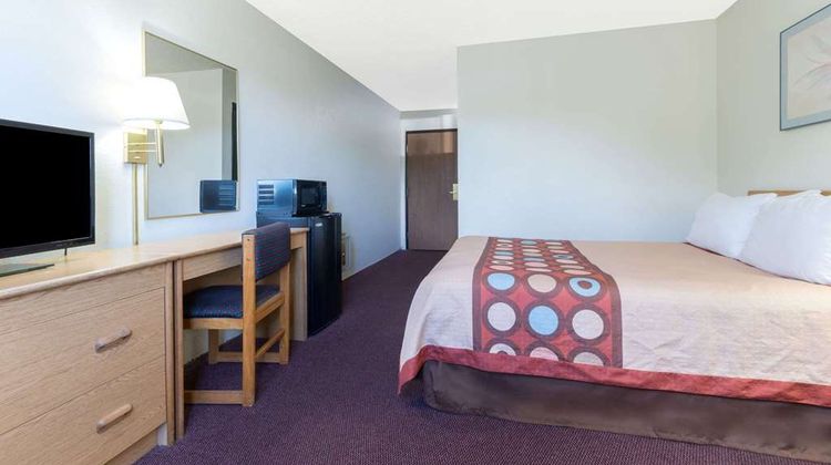 Super 8 Raton Room