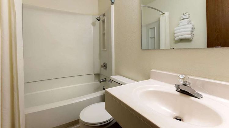 Super 8 Raton Room