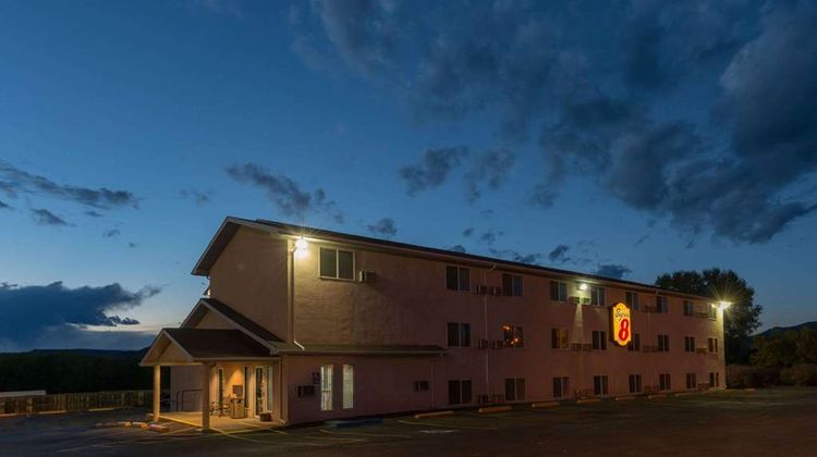 Super 8 Raton Exterior