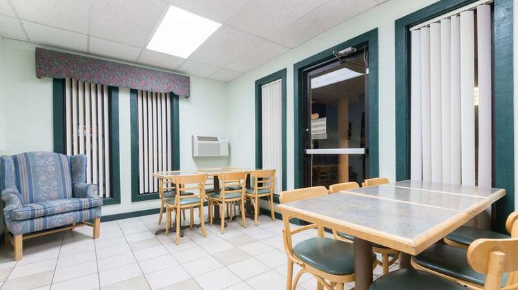 Super 8 Raton Lobby