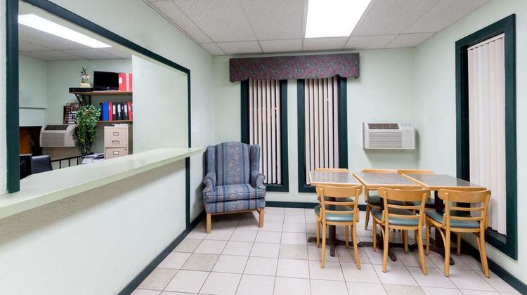 Super 8 Raton Lobby