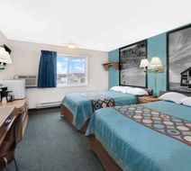 Super 8 Huron Room