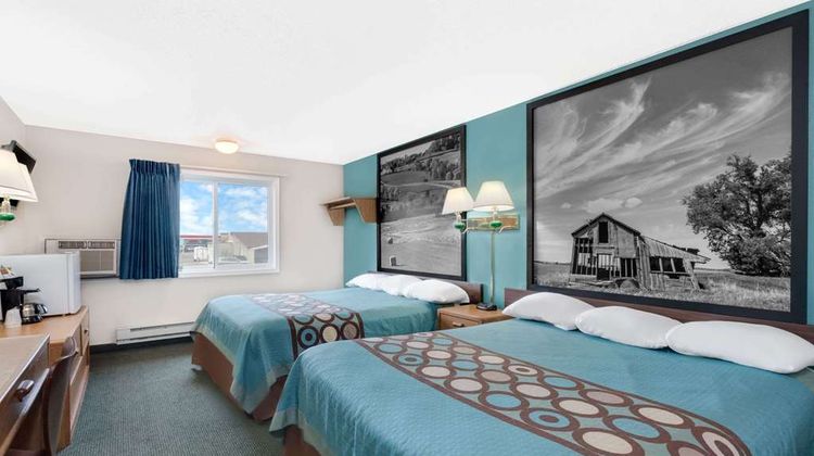 Super 8 Huron Room