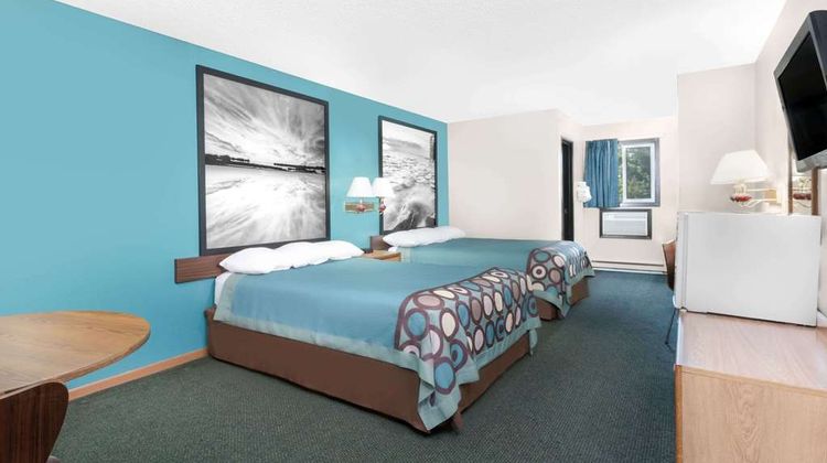 Super 8 Huron Room
