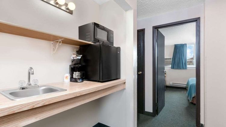Super 8 Huron Suite