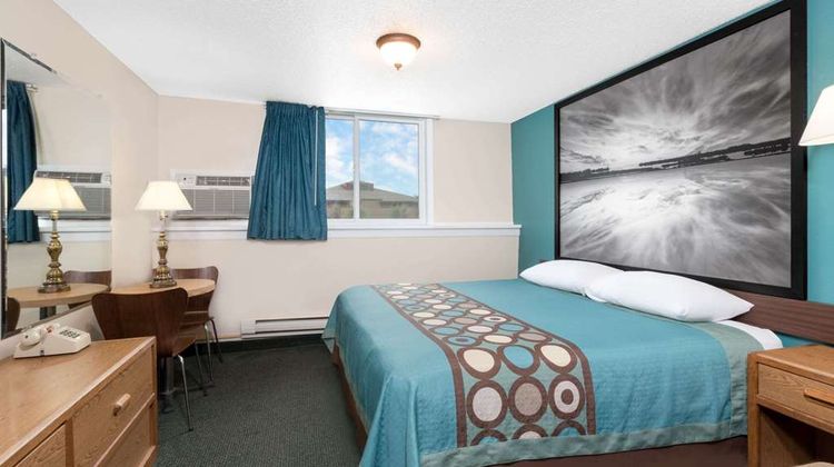 Super 8 Huron Suite