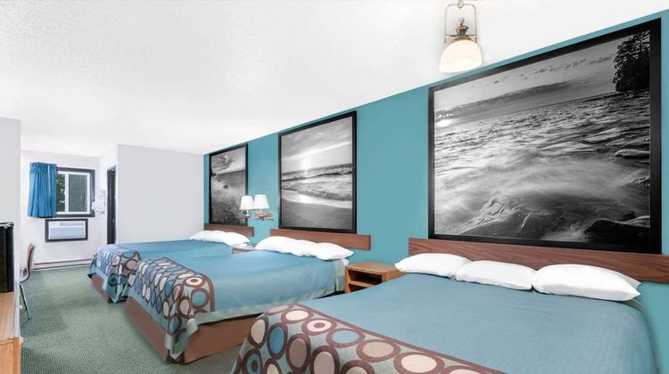 Super 8 Huron Suite