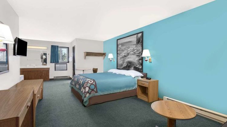 Super 8 Huron Suite